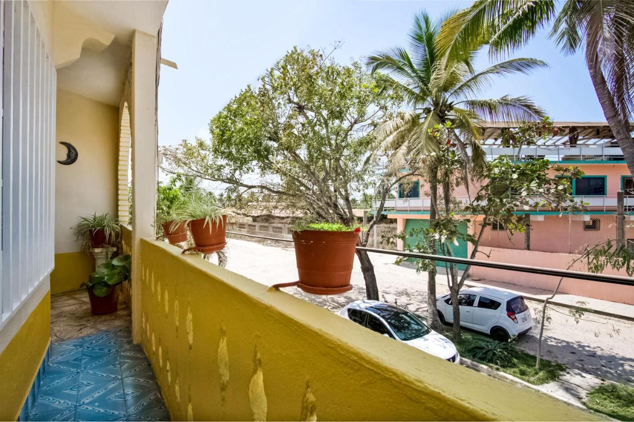 Oyo Hotel Posada Esmeralda Сан-Патрисио-Мелак Экстерьер фото